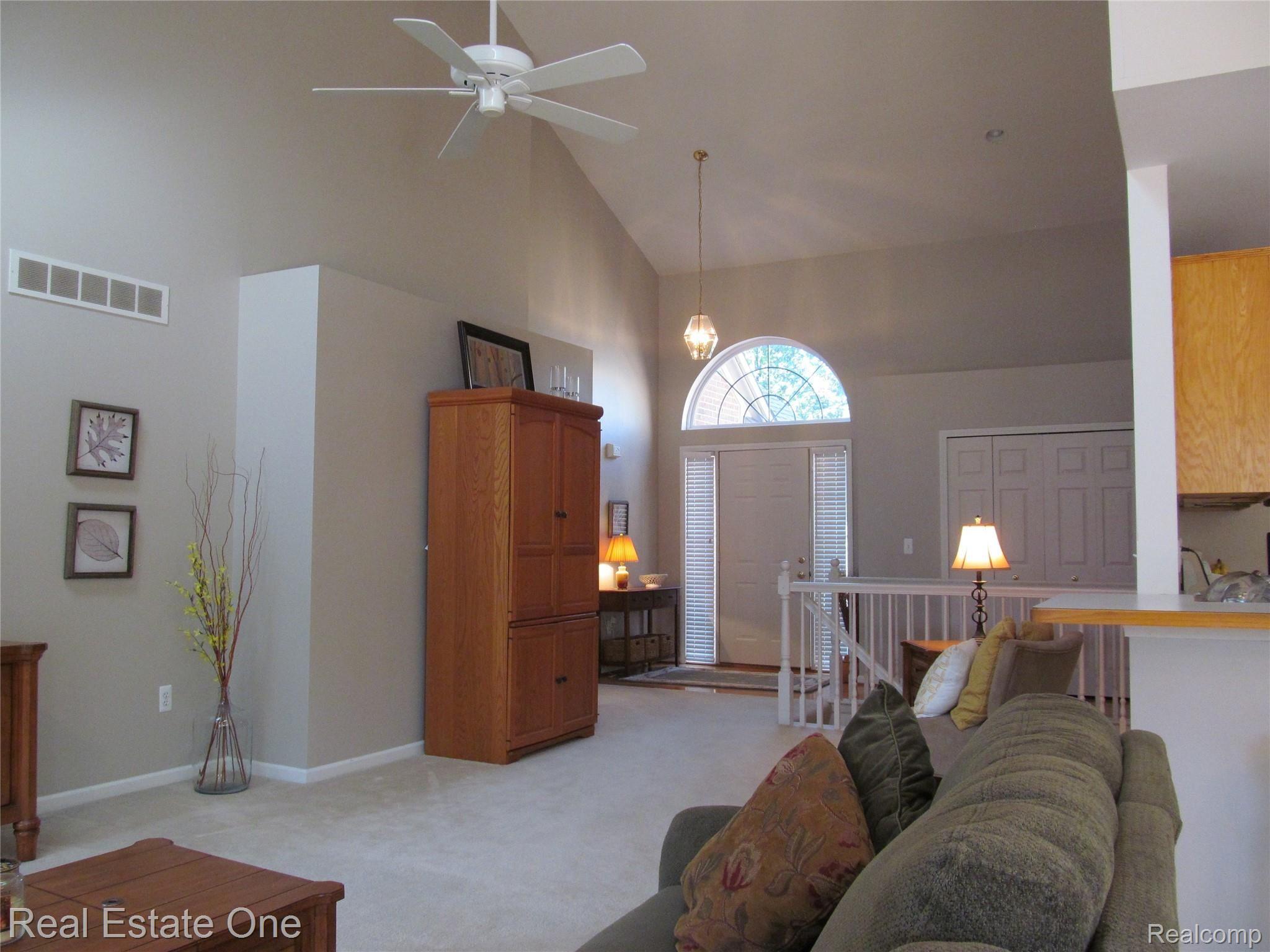 968 Churchill Circle Rochester, MI 48307 - Photo 4 of 28 IMG_1154 - Copy.JPG