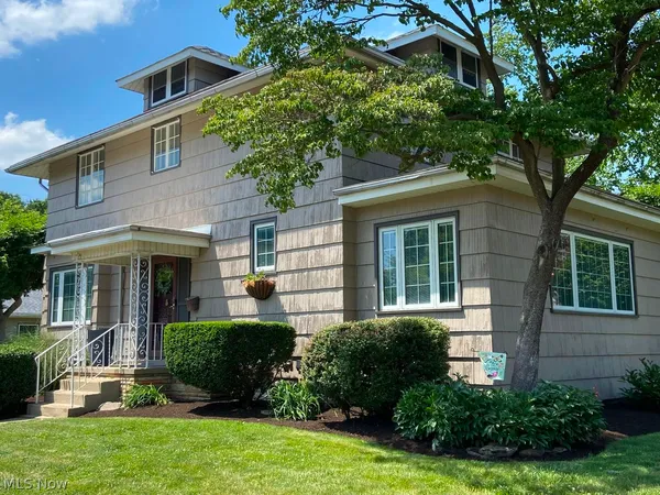 $257,900 | 1062 Irvington Avenue Northeast, Massillon, OH 44646