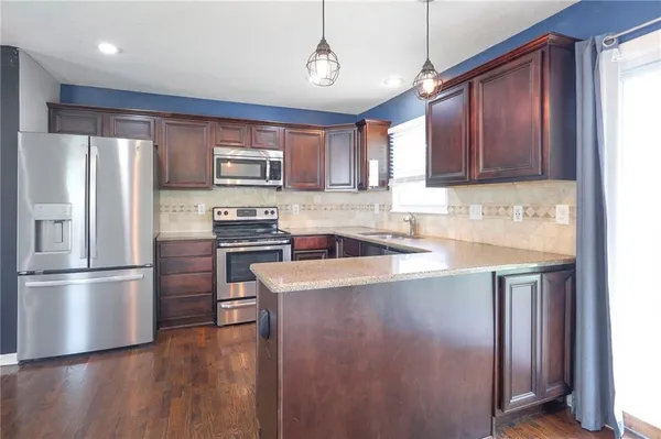 $315,000 | 9918 Countryside Road, Lenexa, KS 66215
