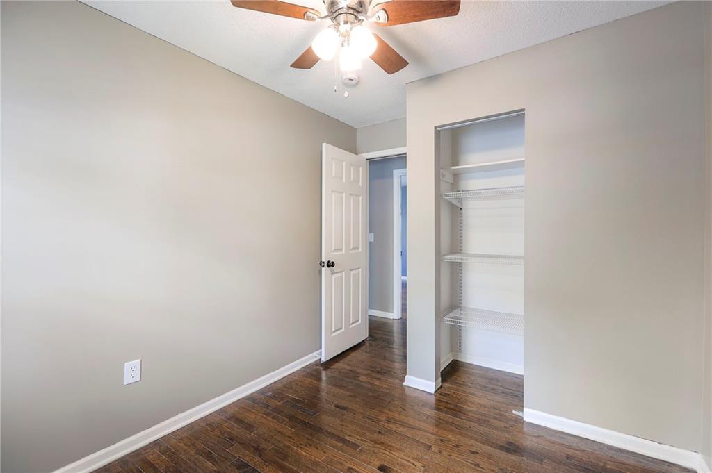 9918 Countryside Road Lenexa, KS 66215 - Photo 14 of 31