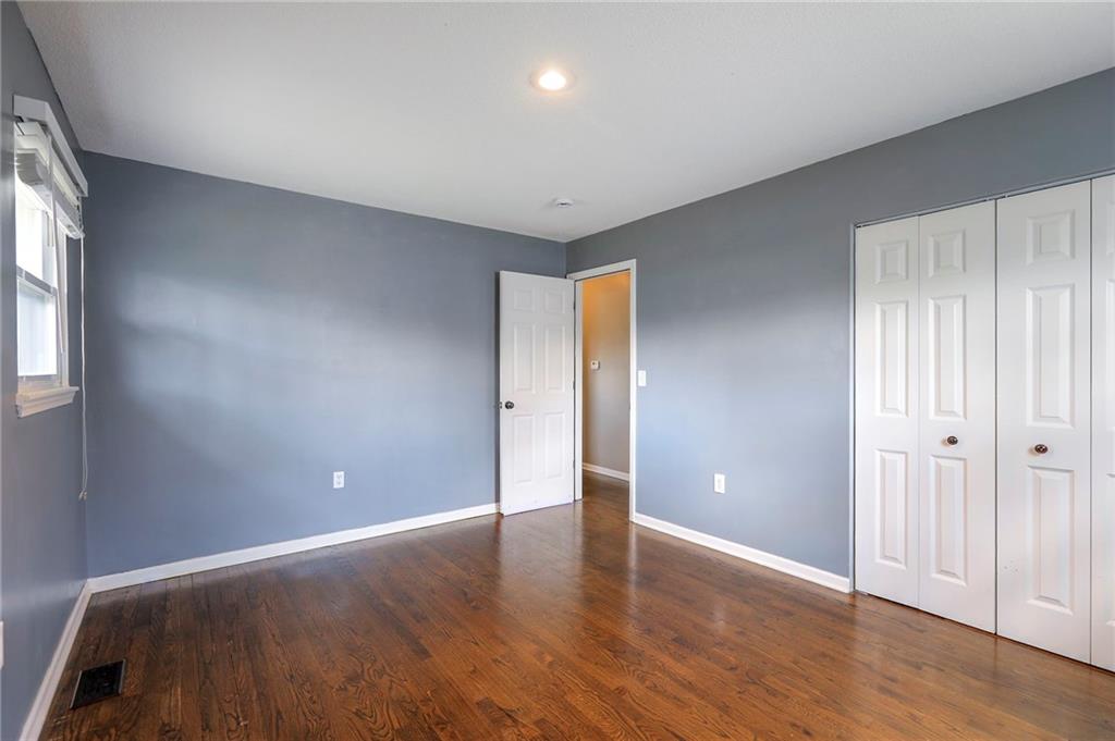 9918 Countryside Road Lenexa, KS 66215 - Photo 18 of 31