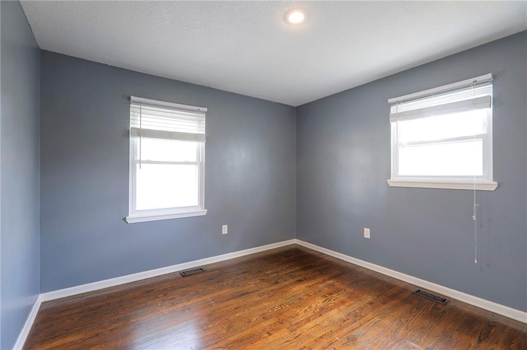 9918 Countryside Road Lenexa, KS 66215 - Photo 19 of 31