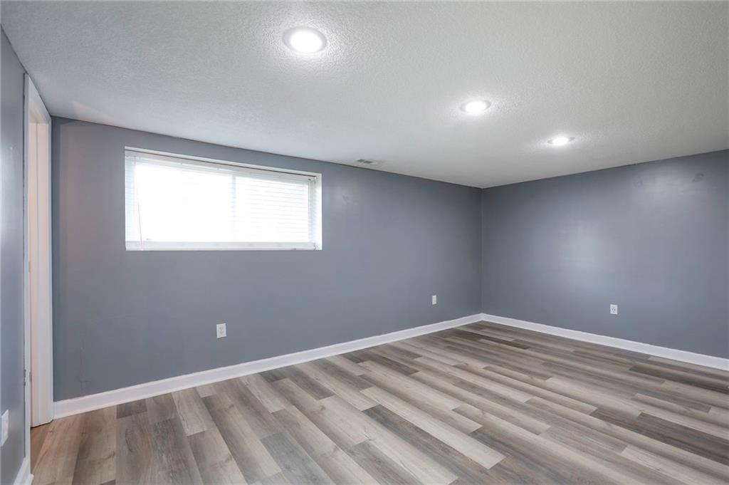 9918 Countryside Road Lenexa, KS 66215 - Photo 21 of 31