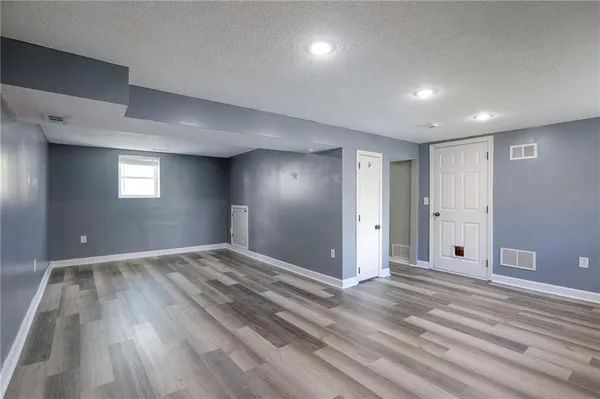 $315,000 | 9918 Countryside Road, Lenexa, KS 66215