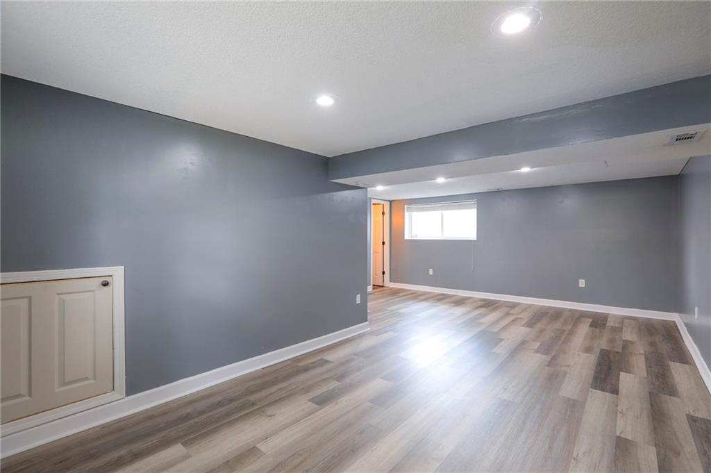 9918 Countryside Road Lenexa, KS 66215 - Photo 23 of 31
