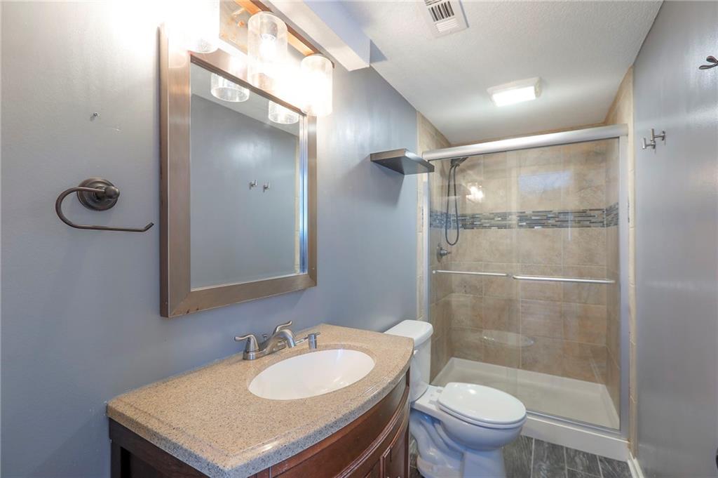 9918 Countryside Road Lenexa, KS 66215 - Photo 24 of 31