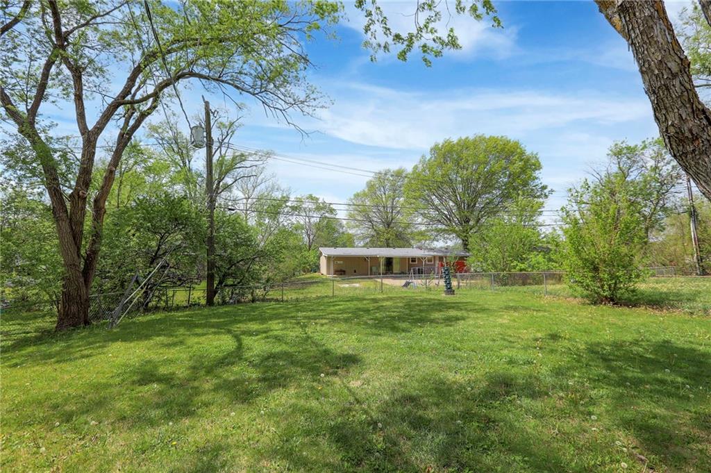 9918 Countryside Road Lenexa, KS 66215 - Photo 26 of 31