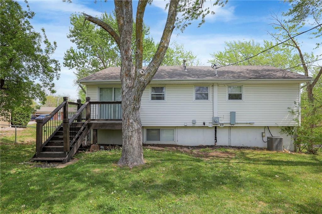9918 Countryside Road Lenexa, KS 66215 - Photo 28 of 31