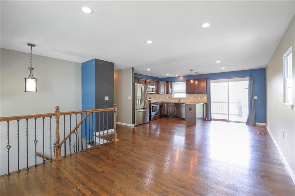 9918 Countryside Road Lenexa, KS 66215 - Photo 5 of 31