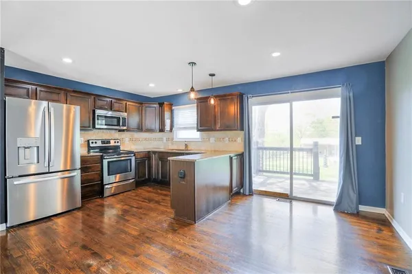 $315,000 | 9918 Countryside Road, Lenexa, KS 66215