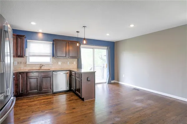 $315,000 | 9918 Countryside Road, Lenexa, KS 66215