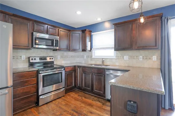 $315,000 | 9918 Countryside Road, Lenexa, KS 66215
