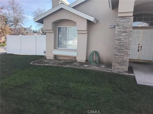 $2,900 | 728 Kelly Lane, Riverside, CA 92501