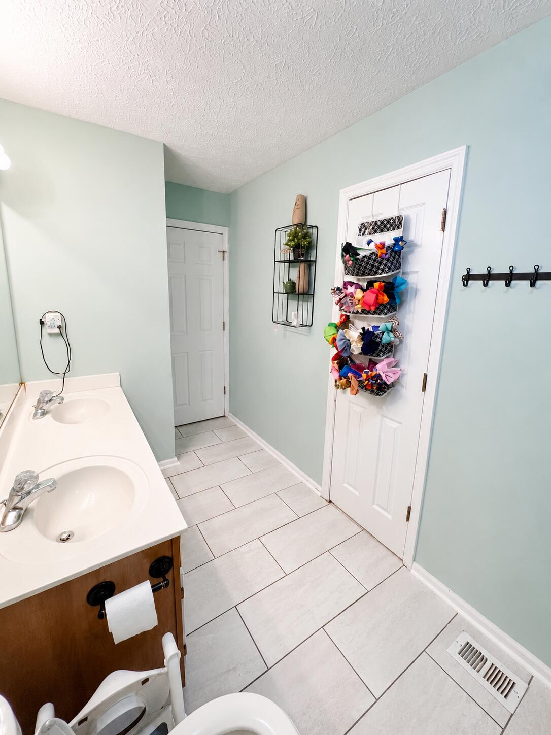 533 Middle View Drive Ringgold, GA 30736 - Photo 14 of 31 Hall Bathroom