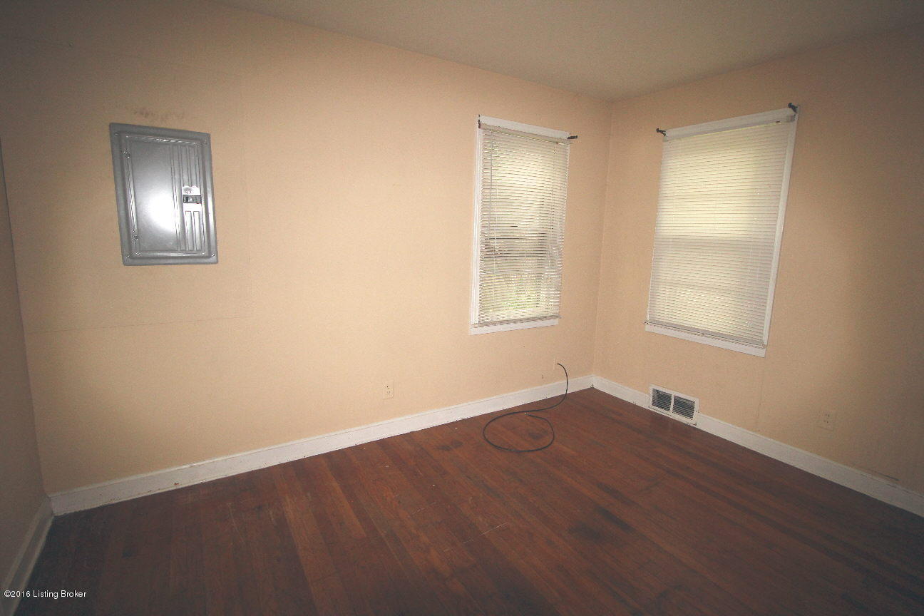 3952 Cane Run Road Louisville, KY 40211 - Photo 19 of 24 047 bedroom1