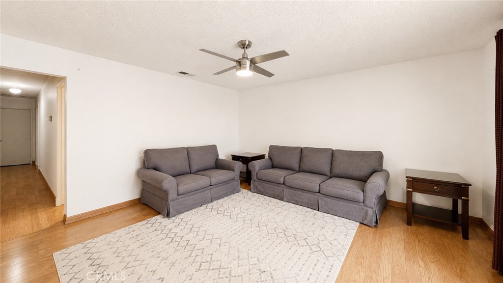 6031 Riverside Avenue Rialto, CA 92377 - Photo 4 of 38