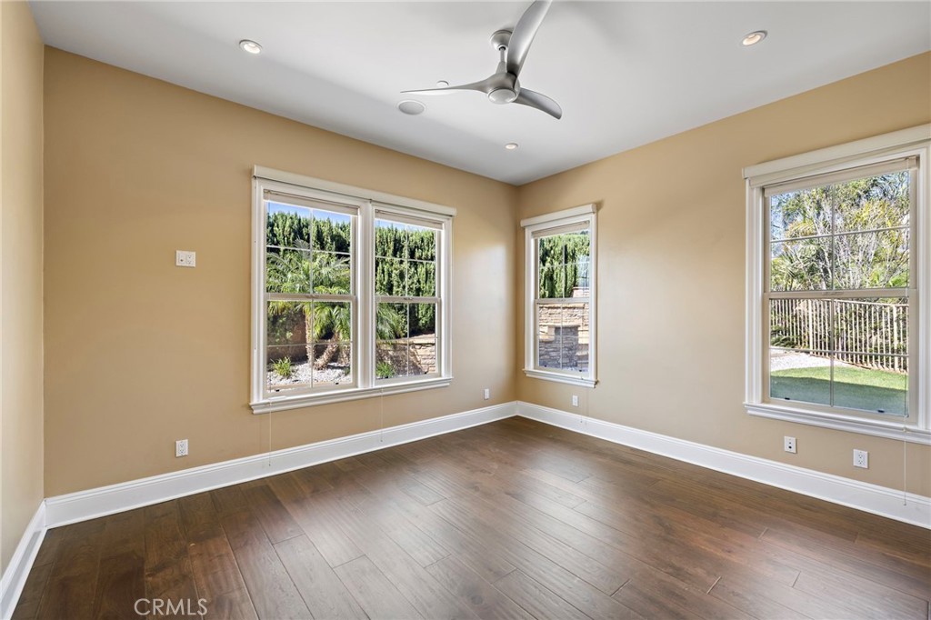 18 Via Cima San Clemente, CA 92672 - Photo 21 of 47 Downstairs Bed & Bath