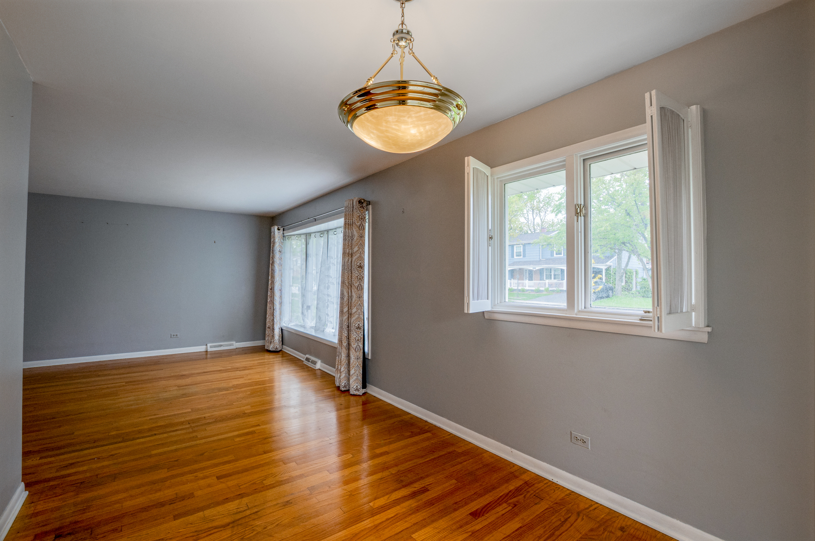 2323 Clyde Terrace Homewood, IL 60430 - Photo 4 of 28