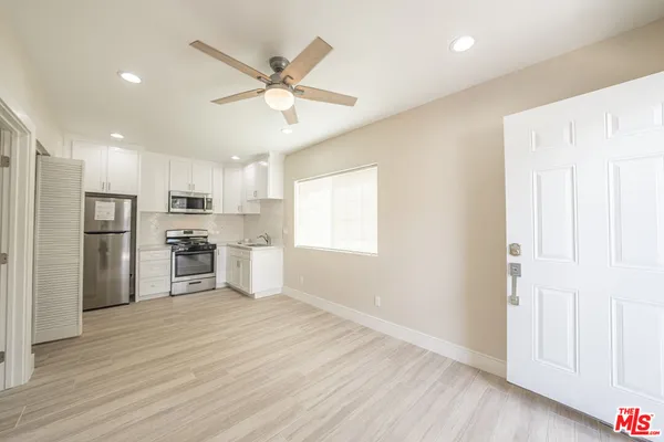$1,900 | 21315 Kingsbury Street, Chatsworth, CA 91311