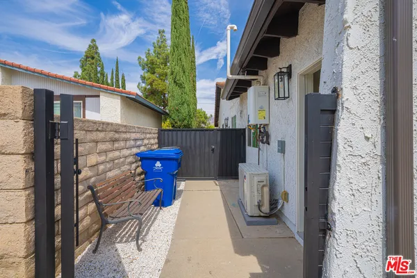 $1,900 | 21315 Kingsbury Street, Chatsworth, CA 91311