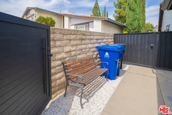 $1,900 | 21315 Kingsbury Street, Chatsworth, CA 91311