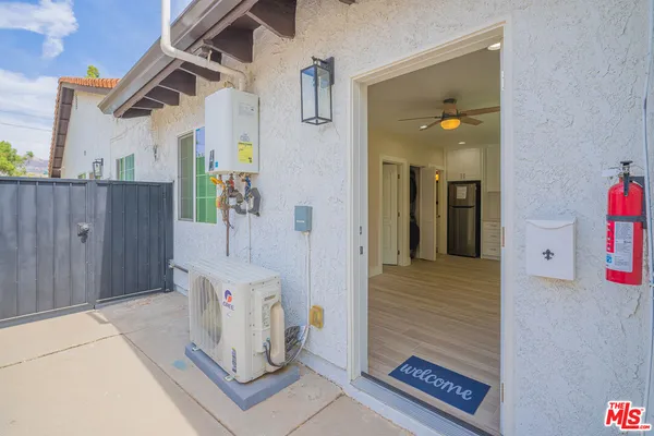 $1,900 | 21315 Kingsbury Street, Chatsworth, CA 91311