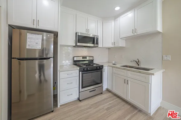 $1,900 | 21315 Kingsbury Street, Chatsworth, CA 91311