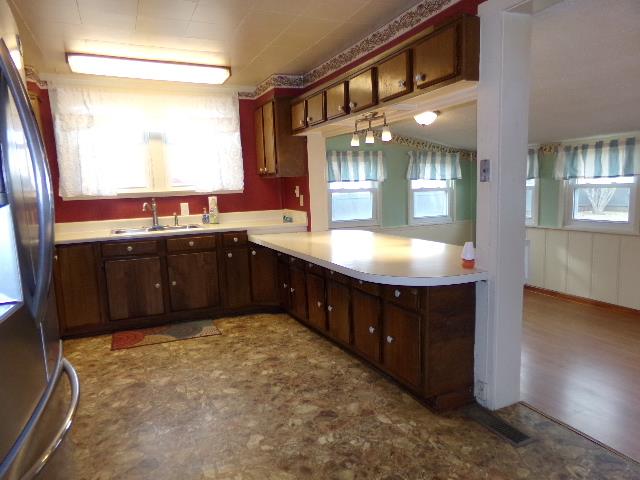 201 Spring Street Decherd, TN 37324 - Photo 22 of 26 Bar/counter for seating on both sides