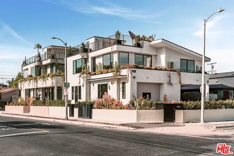 $3,960,000 | 701 Vernon Avenue, Venice, CA 90291