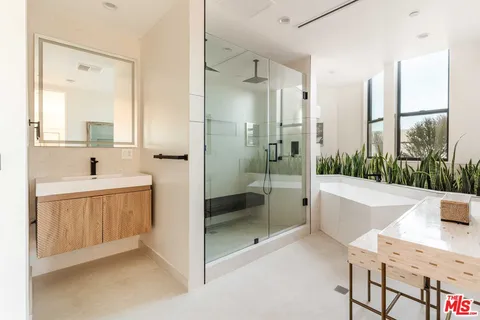 $3,960,000 | 701 Vernon Avenue, Venice, CA 90291