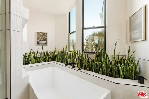$3,960,000 | 701 Vernon Avenue, Venice, CA 90291
