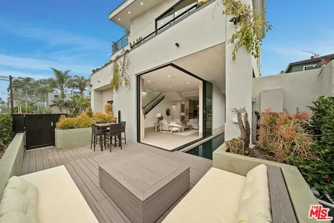 $3,960,000 | 701 Vernon Avenue, Venice, CA 90291