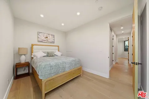 $3,960,000 | 701 Vernon Avenue, Venice, CA 90291