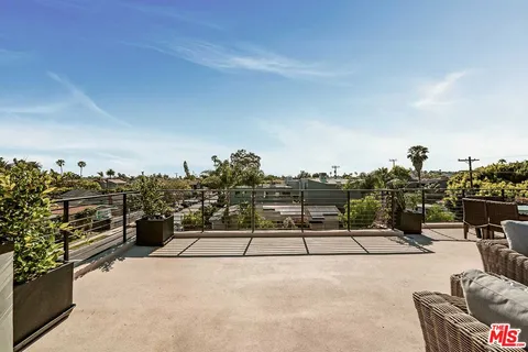 $3,960,000 | 701 Vernon Avenue, Venice, CA 90291