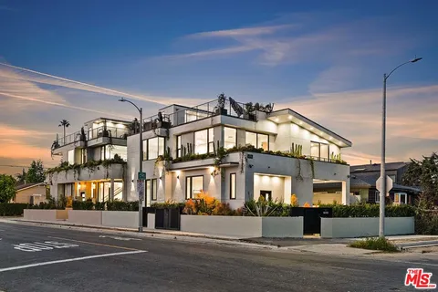 $3,960,000 | 701 Vernon Avenue, Venice, CA 90291