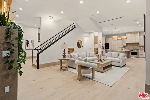 $3,960,000 | 701 Vernon Avenue, Venice, CA 90291