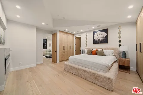 $3,960,000 | 701 Vernon Avenue, Venice, CA 90291