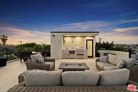 $3,960,000 | 701 Vernon Avenue, Venice, CA 90291