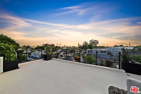 $3,960,000 | 701 Vernon Avenue, Venice, CA 90291