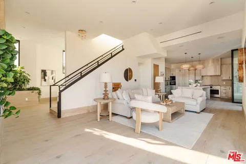 $3,960,000 | 701 Vernon Avenue, Venice, CA 90291