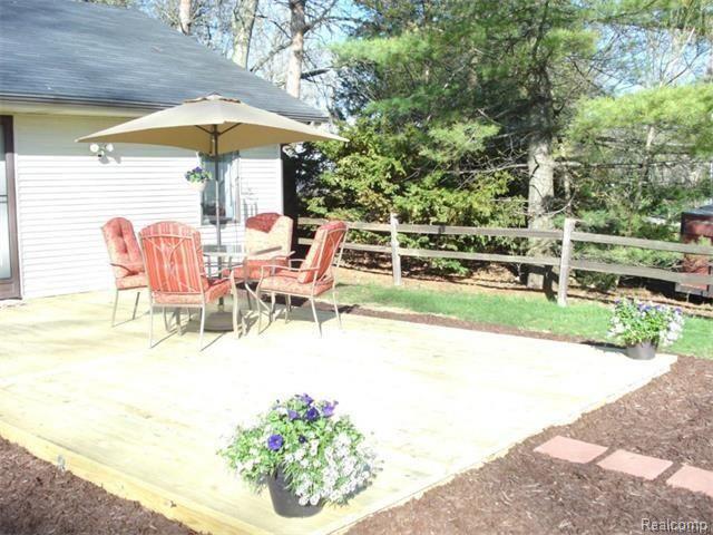3585 Rush Lake Road Pinckney, MI 48169 - Photo 5 of 29 Summer Photo Deck