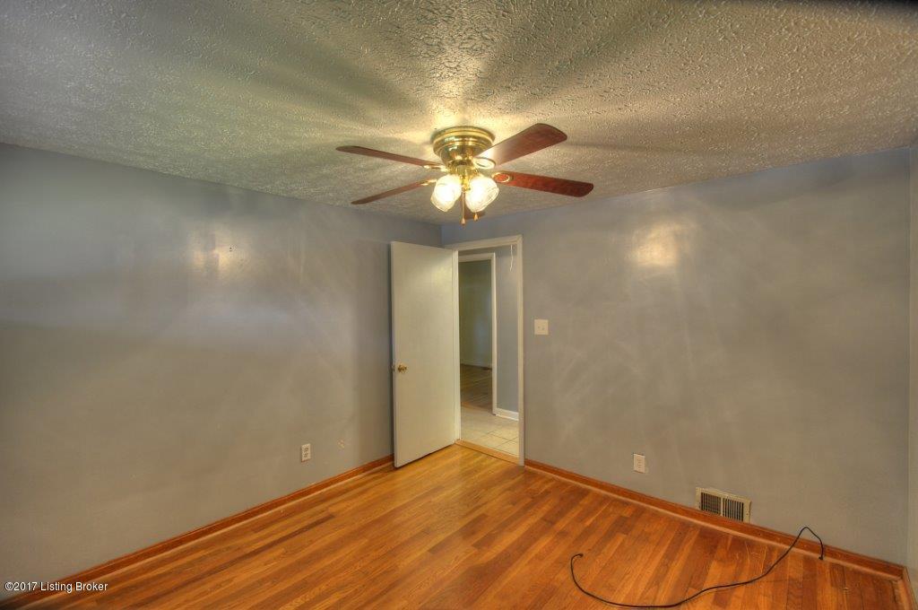 8202 Terry Road Louisville, KY 40258 - Photo 10 of 34 _DSC0061_2_3