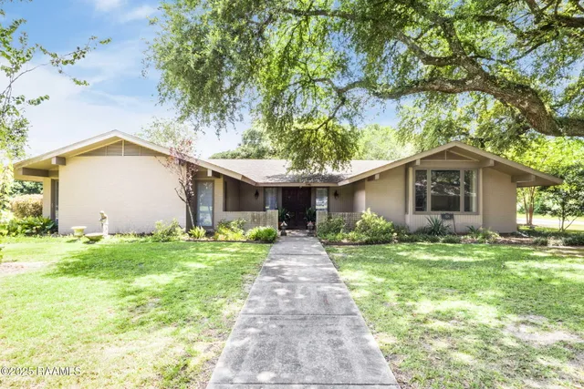 $245,000 | 504 Demoncherveaux Boulevard, Ville Platte, LA 70586