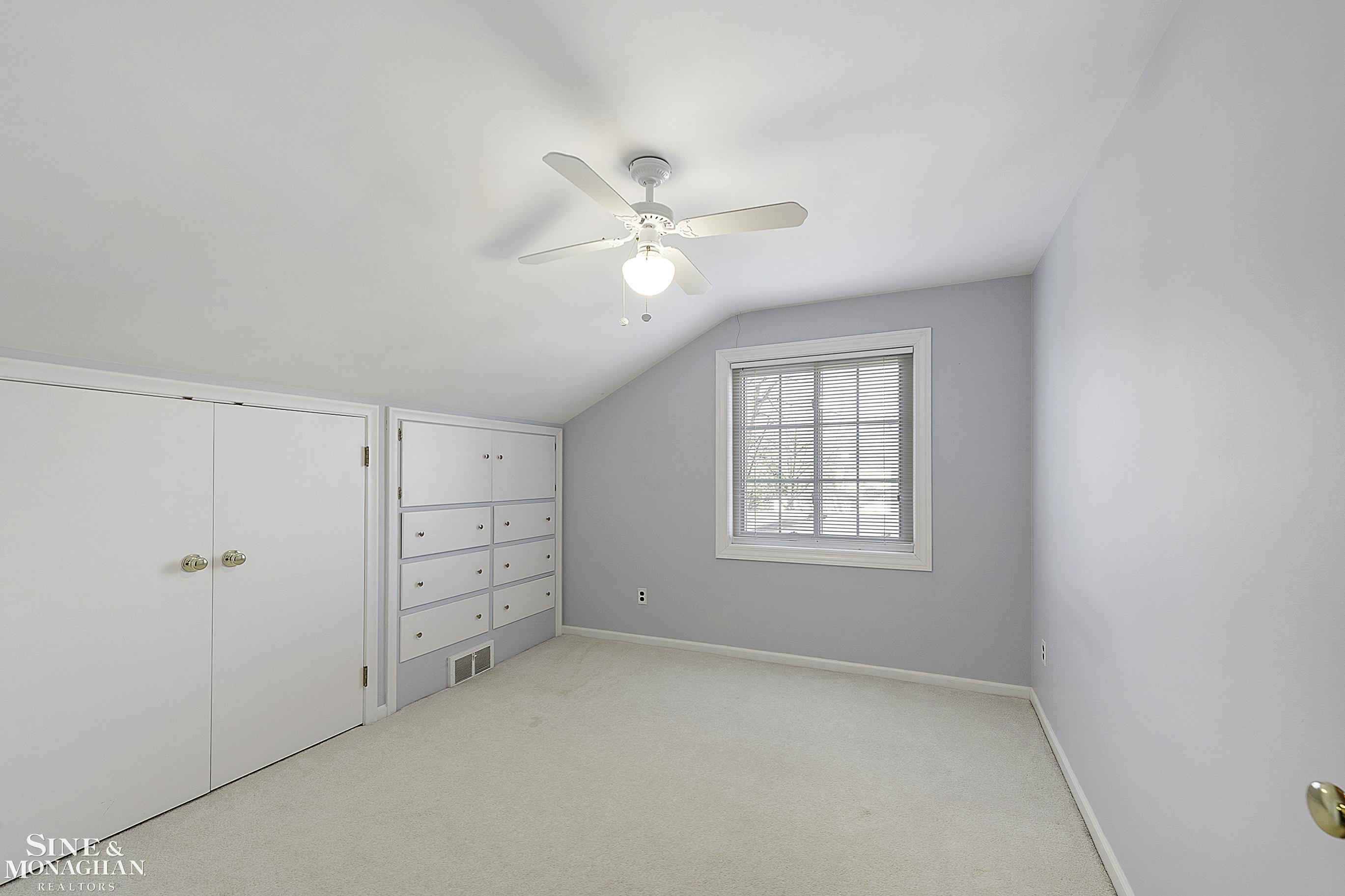 533 Hawthorne Road Grosse Pointe, MI 48236 - Photo 21 of 49 50095488-20.JPG