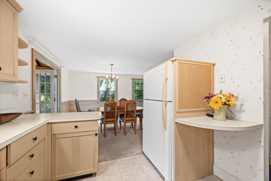 52 Oak Knoll Road West Tisbury, MA 02568 - Photo 4 of 35