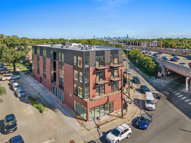 $3,400 | 3953 West Dakin Street, Unit 405, Chicago, IL 60618