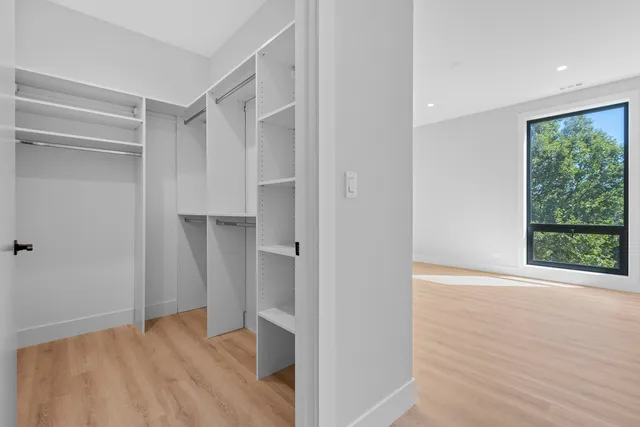 $3,400 | 3953 West Dakin Street, Unit 405, Chicago, IL 60618