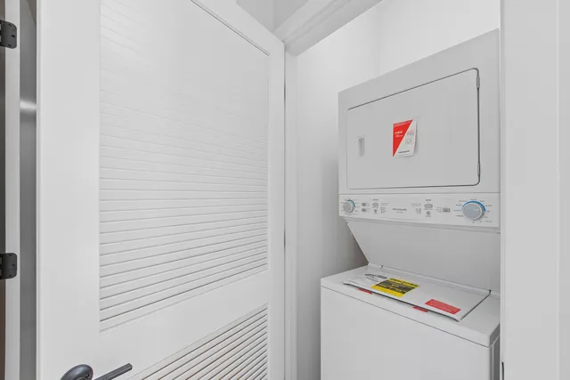 $3,400 | 3953 West Dakin Street, Unit 405, Chicago, IL 60618