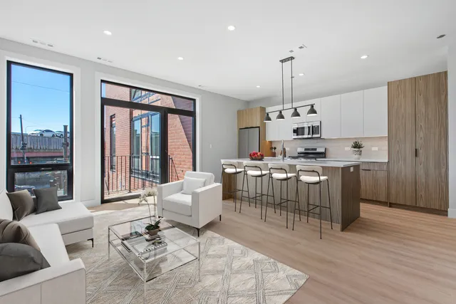 $3,400 | 3953 West Dakin Street, Unit 405, Chicago, IL 60618