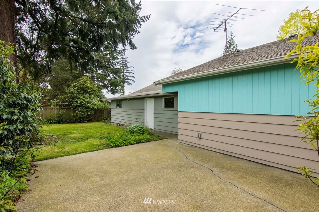 23915 45th Avenue Southeast Bothell, WA 98021 - Photo 15 of 22